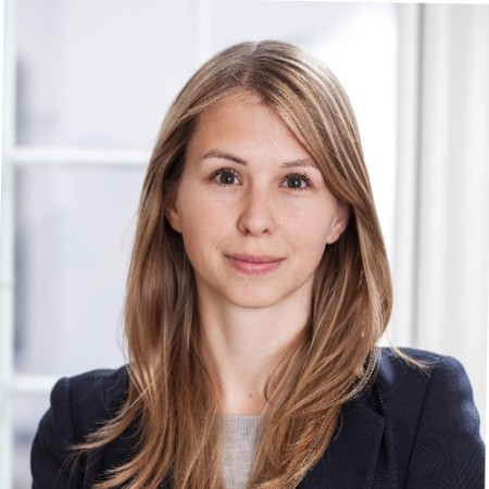Dr. Daniela Bakula