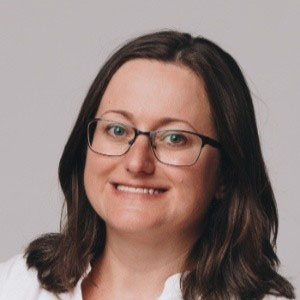 Dr. T&iacute;mea Polg&aacute;r